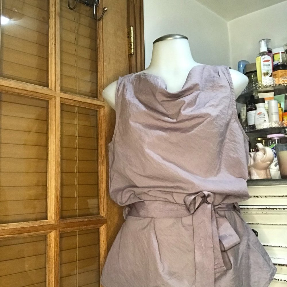✨️2 for $30✨️ Cowl Neck Top w Ribbon Tie at the waist By Gap Size M